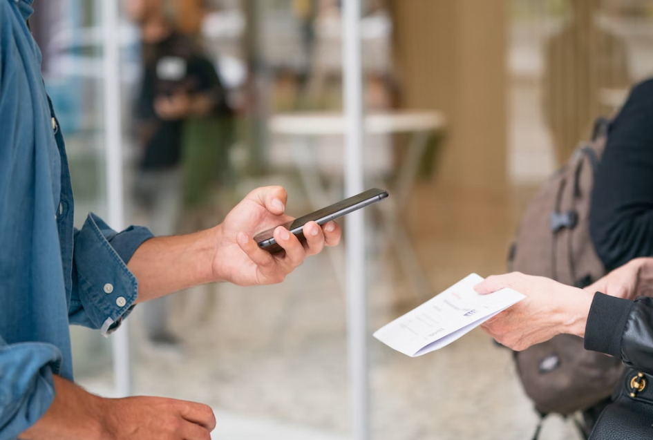 Photo credit to Claudio Schwarz